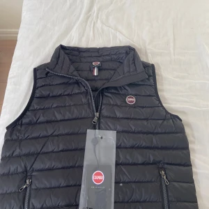 Svart dunväst från Colmar - Snygg svart dunväst från Colmar storlek 170 (xs,s)