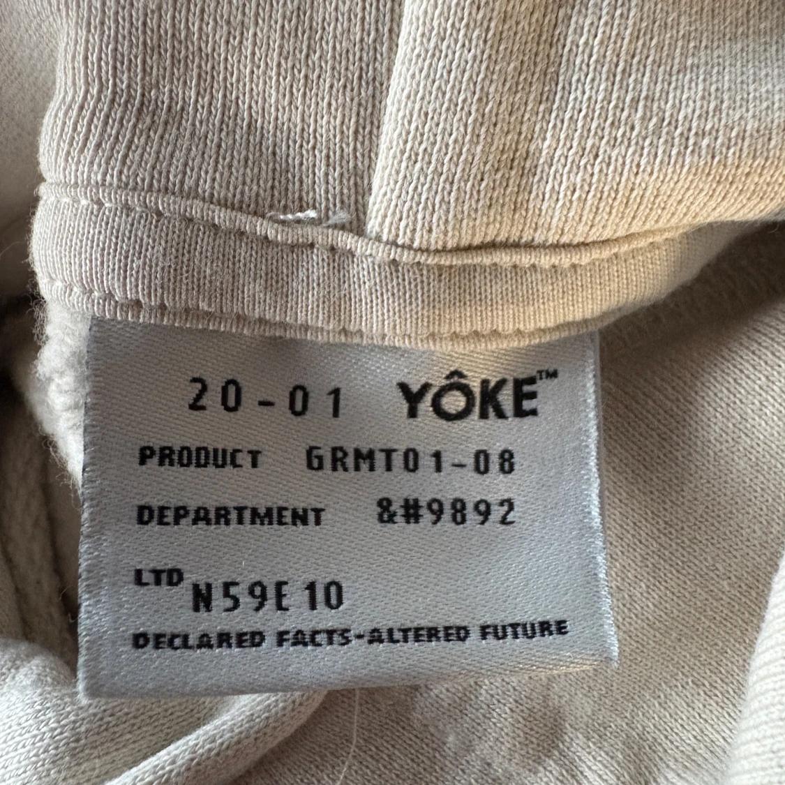 Beige hoodie från Yôke - 1