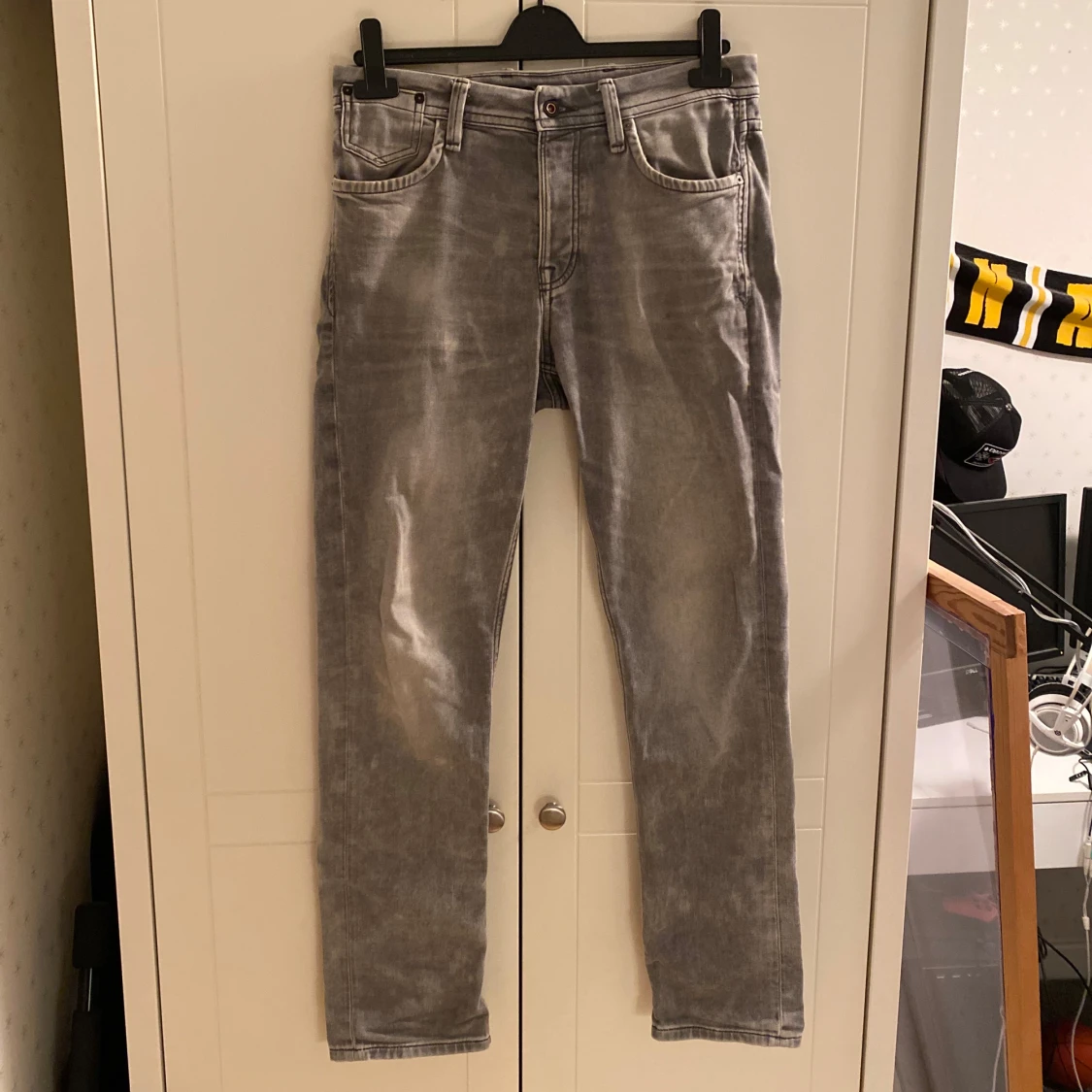 Grå slim straight jeans 