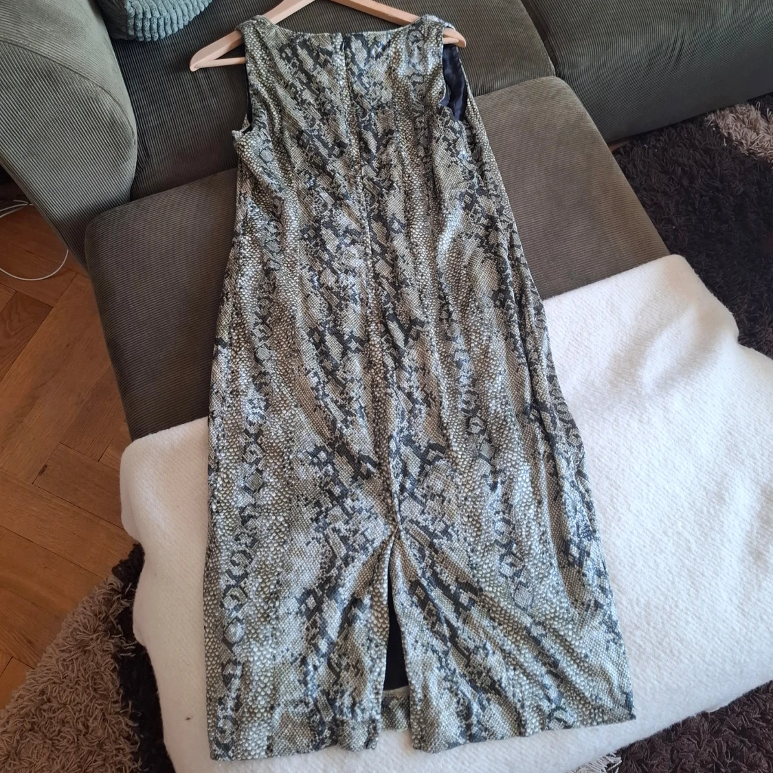 Ormskinssklänning - 1