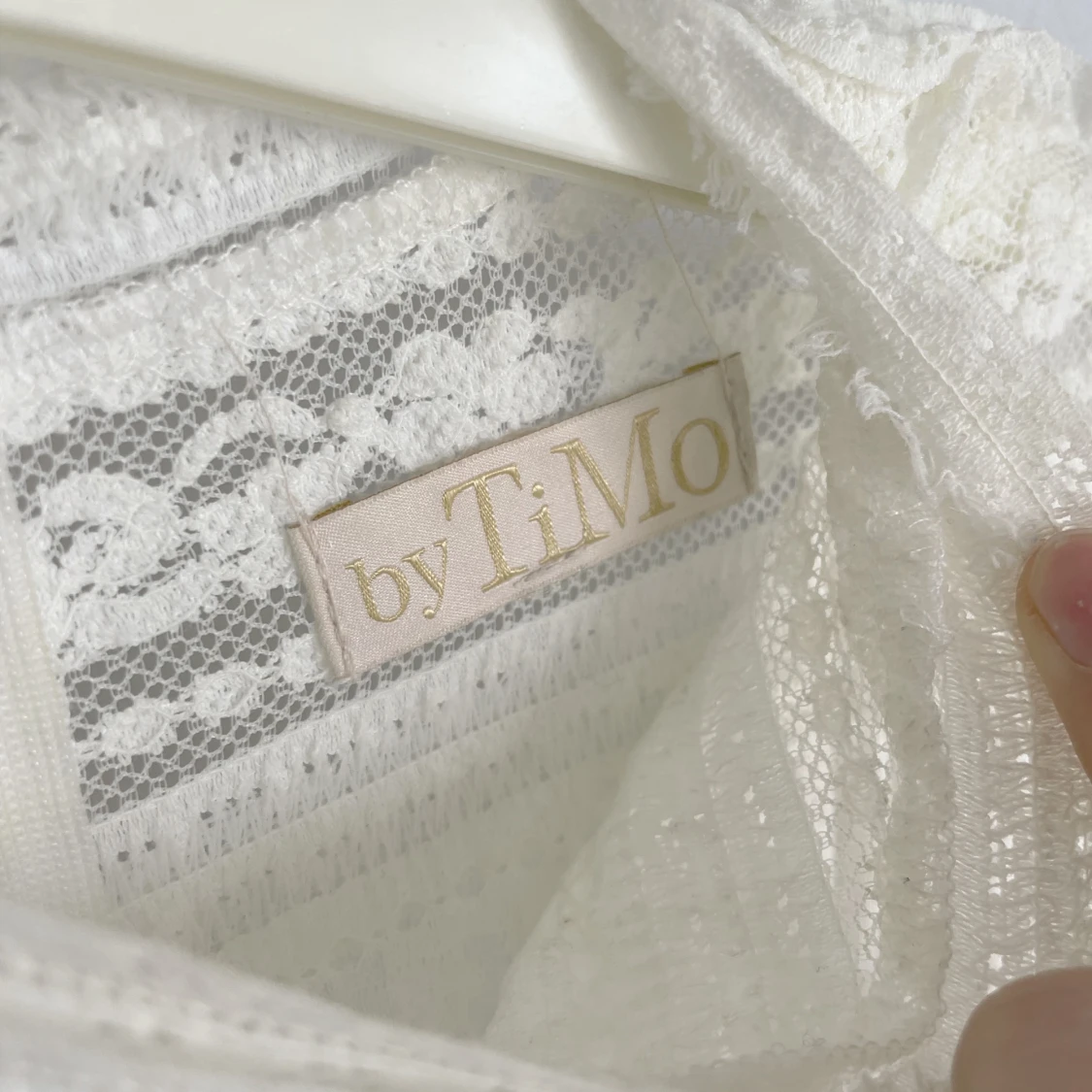 Vit spetsklänning från byTiMo - 2