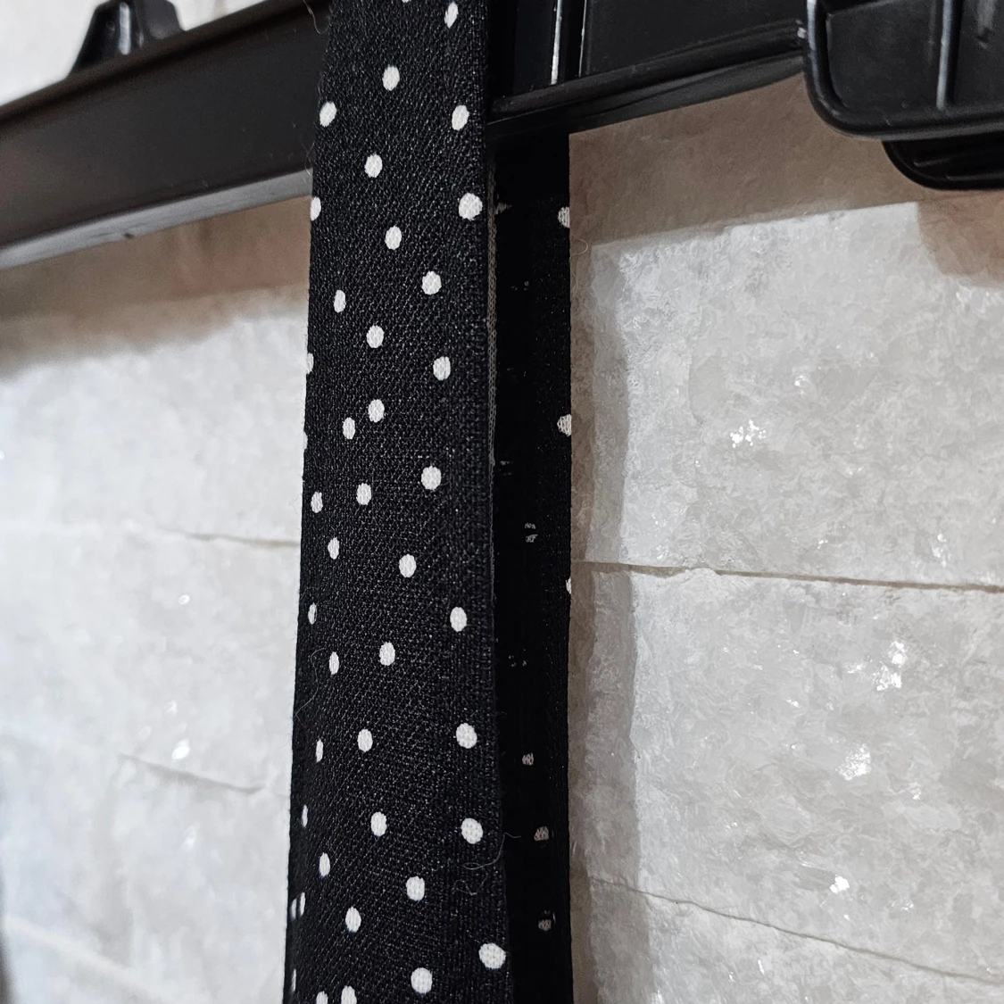 Svart prickig klänning från Divided - 3