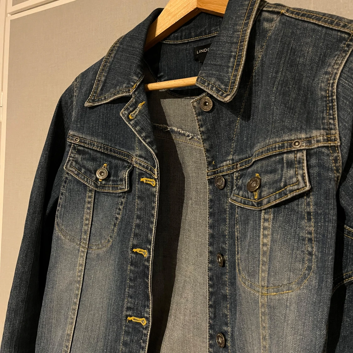 Blå jeansjacka från Lindex - 1
