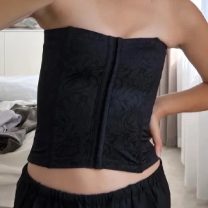 Topp - Säljer så den är lite för liten på mig. Den är i storlek S I my skick💕💕💕LÅNAD BILD!!!