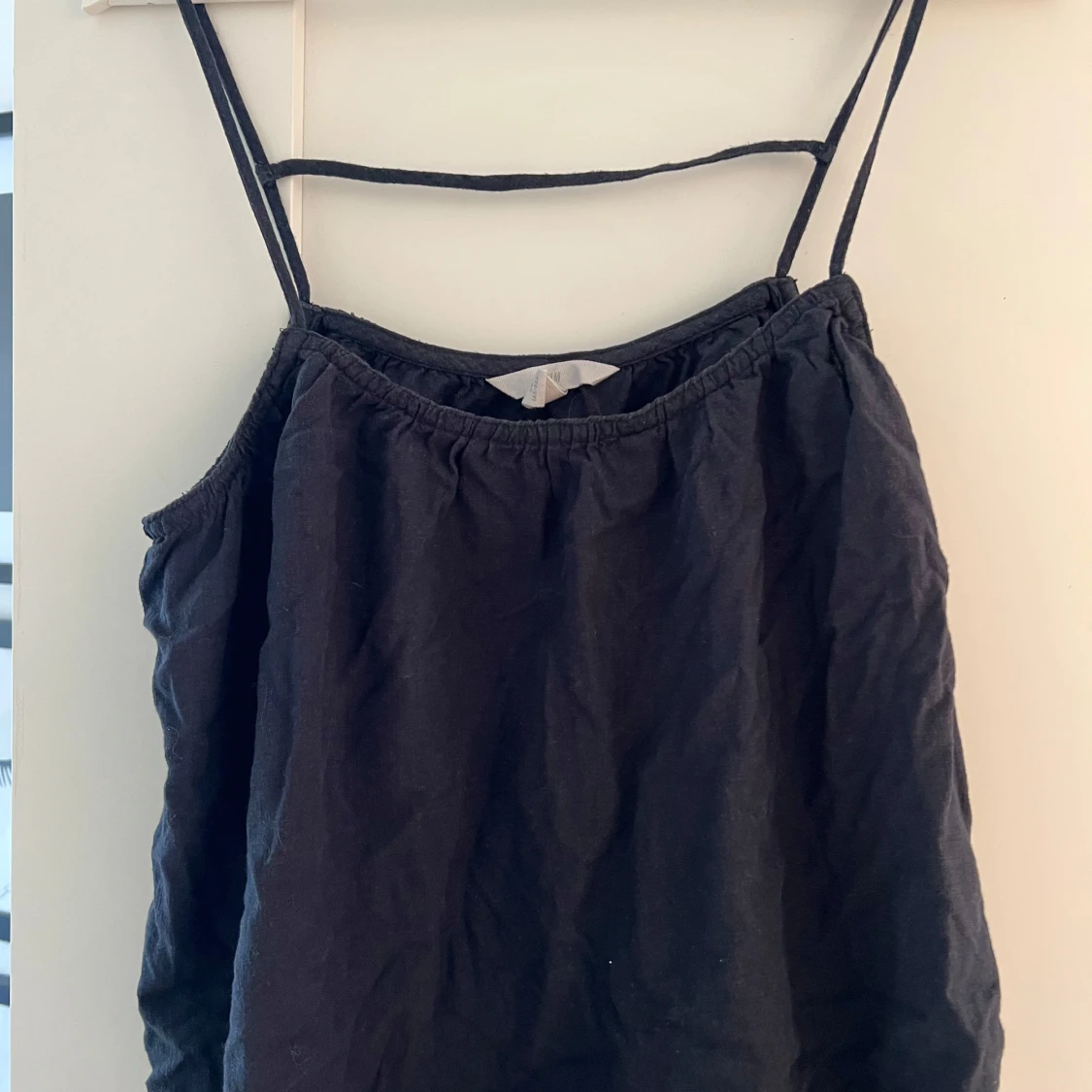 Svart svalligt linne