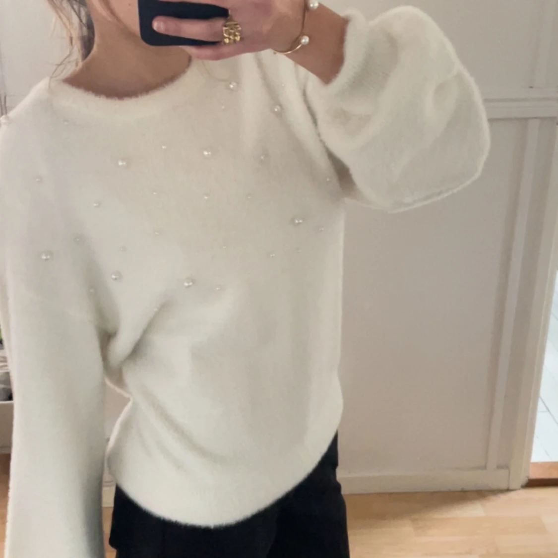 Vit tröja med pärlor från Dobber