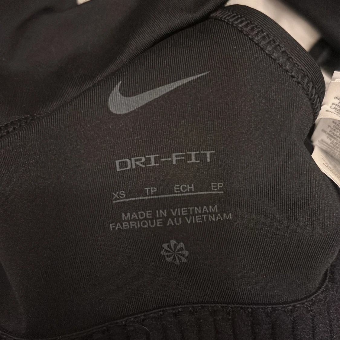 Svart sporttopp från Nike - 2