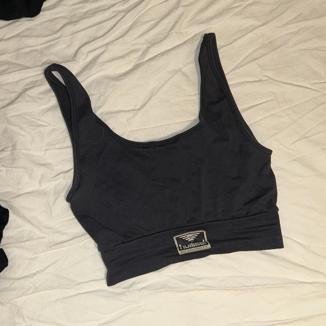 Svart ribbad linnetopp från Hummel - 1