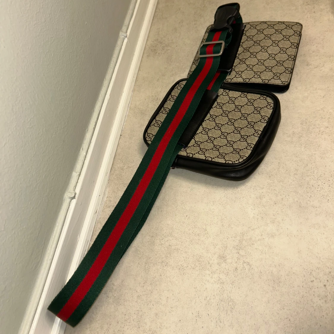 Mönstrad axelväska från Gucci - 2