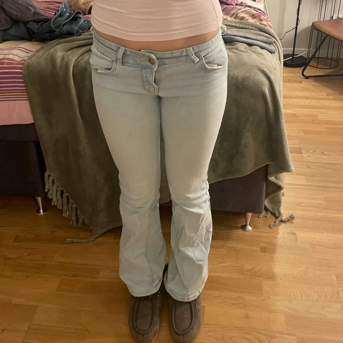 Ljusblå bootcut jeans