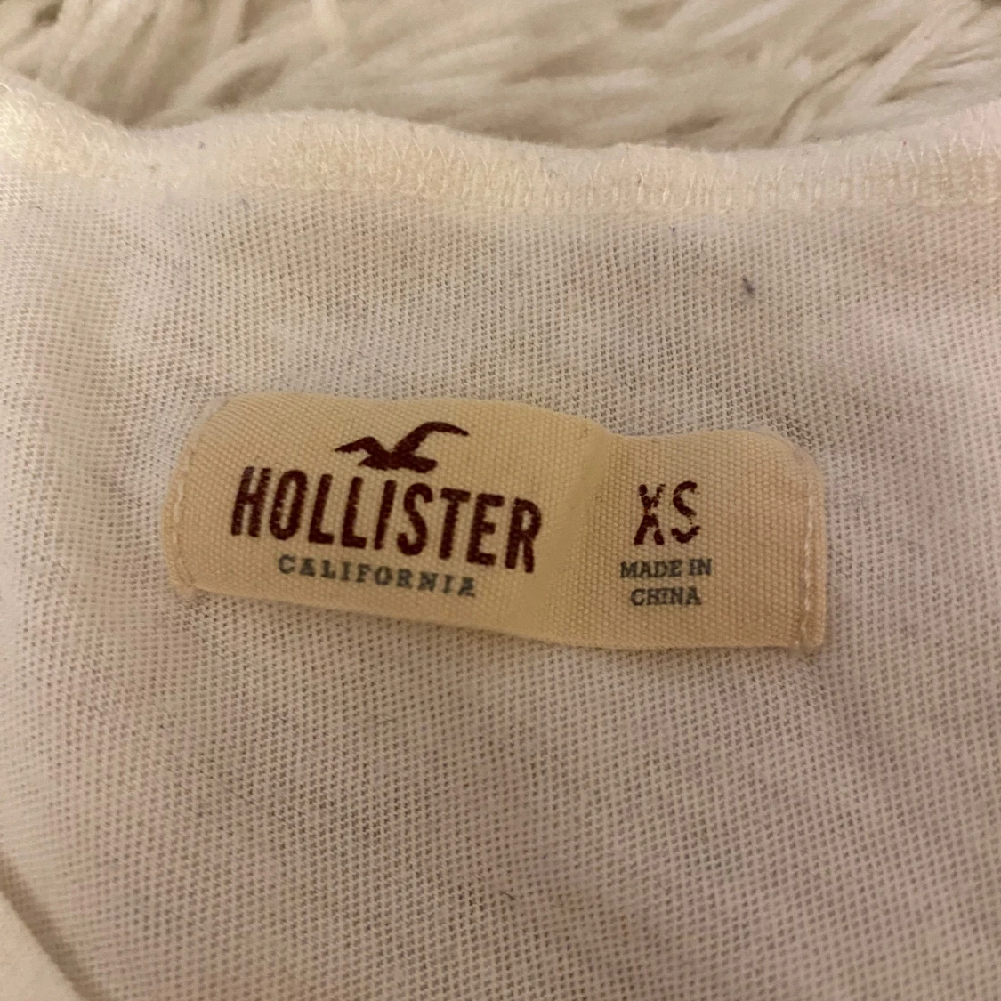 Vit t-shirt från Hollister - 2