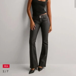 SÖKER - Söker dessa byxor i storlek s/36. 