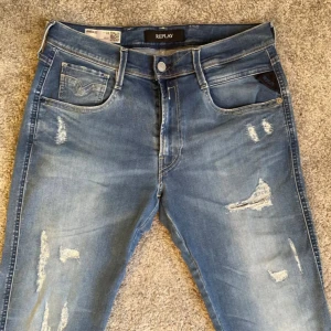 Replay jeans - Snygga replay jeans med storlek 32. Sitter perfekt och är superbra. 