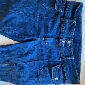 Brandy jeans - Brandy melville jeans lågmidjade och bootcut, superfina