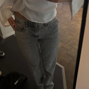 Jeans  - Grå washed jeans, straight fit