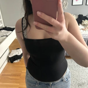 Linne - Svart lite kortare linne💞