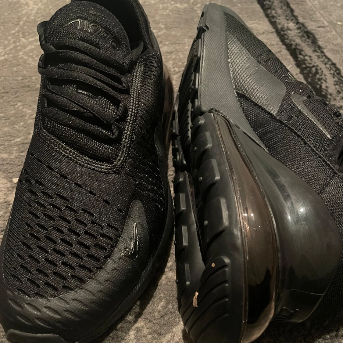 Svarta Nike 270s - 2