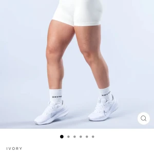 Dfyne impact shorts vita - Vita träningshorts från dfyne i XS, används fåtal gånger 🤍🤍🤍