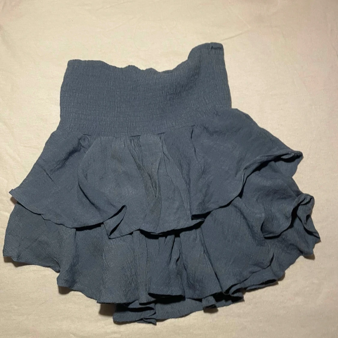 Mörkblå volangkjol