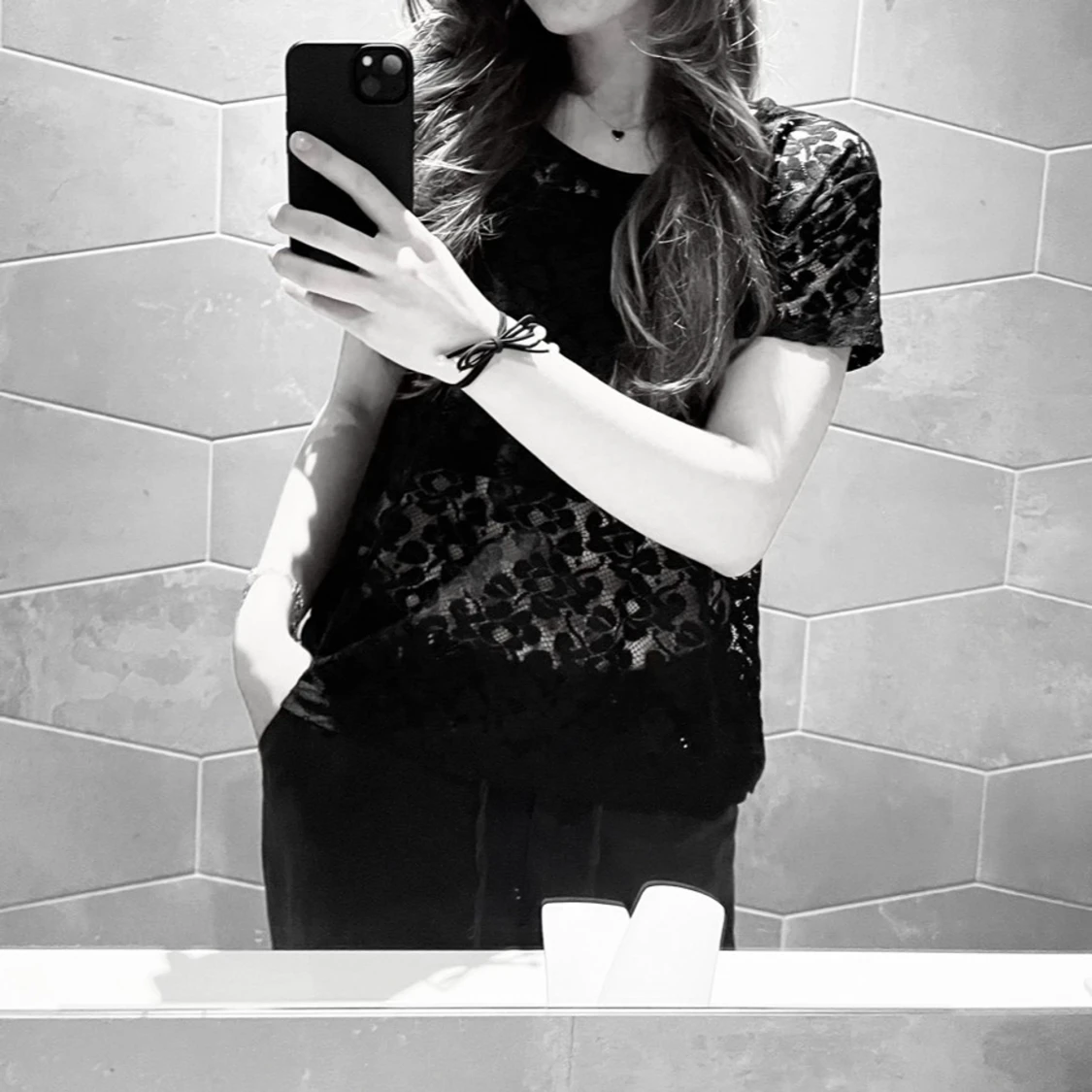 Svart blommig spetsblus - 1