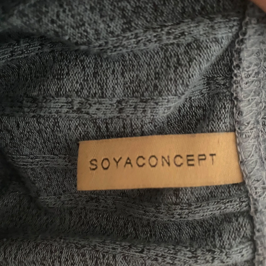 Grå ribbad långkjol från Soyaconcept - 2