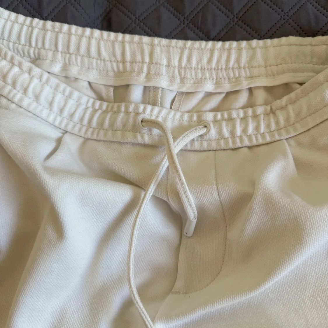 Vita shorts med snörning från Zara - 1