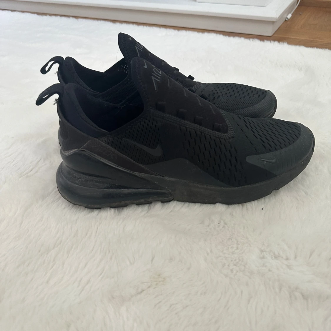 Svarta Nike Air Max 270 sneakers - 1