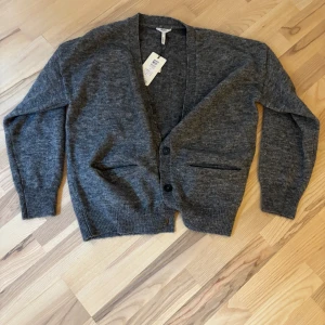 Kofta - Jättefin kofta som tyvärr ej passar mig, ny med prislapp kvar, ordinarie pris 699.