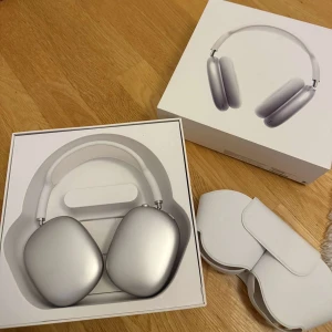 Airpod Max  - Hej, säljer nu dessa då de inte längre används. Dem funkar precis som nya och ser ut som nya. Priset är inte fast så kom med förslag.