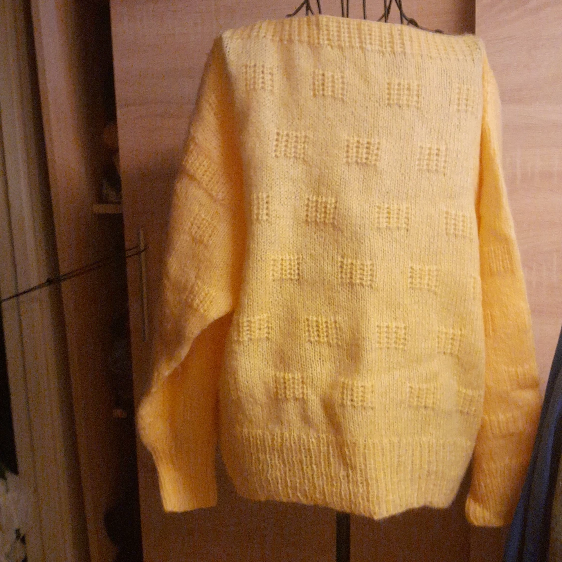 Gul stickad oversized tröja - 1