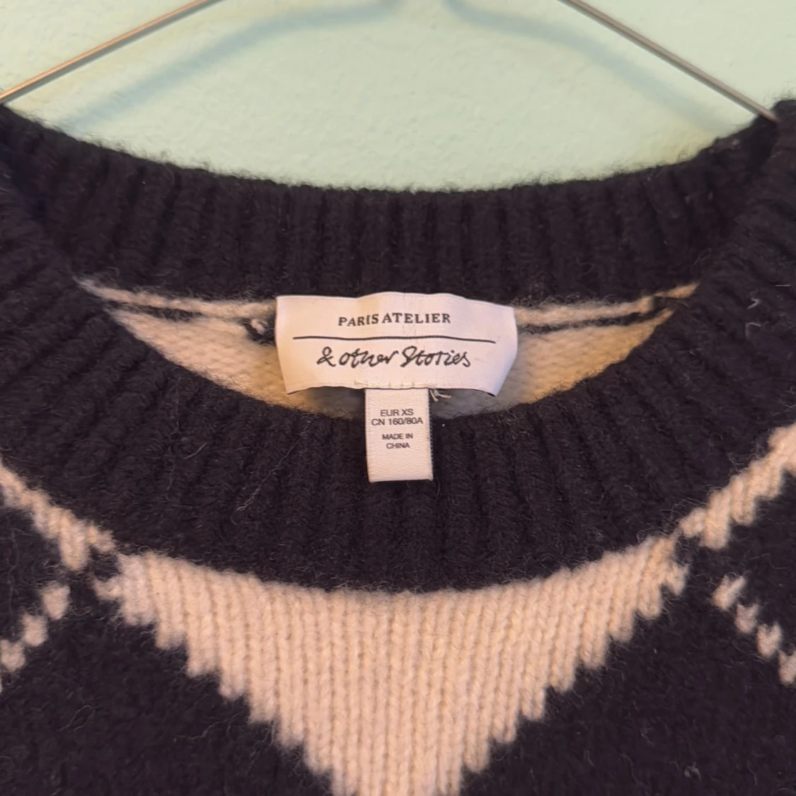 Svart och beige rutig stickad tröja XS - 2