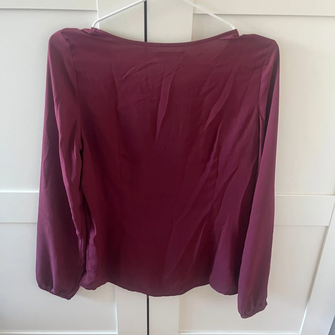 Vinröd blus från Anna Field - 2