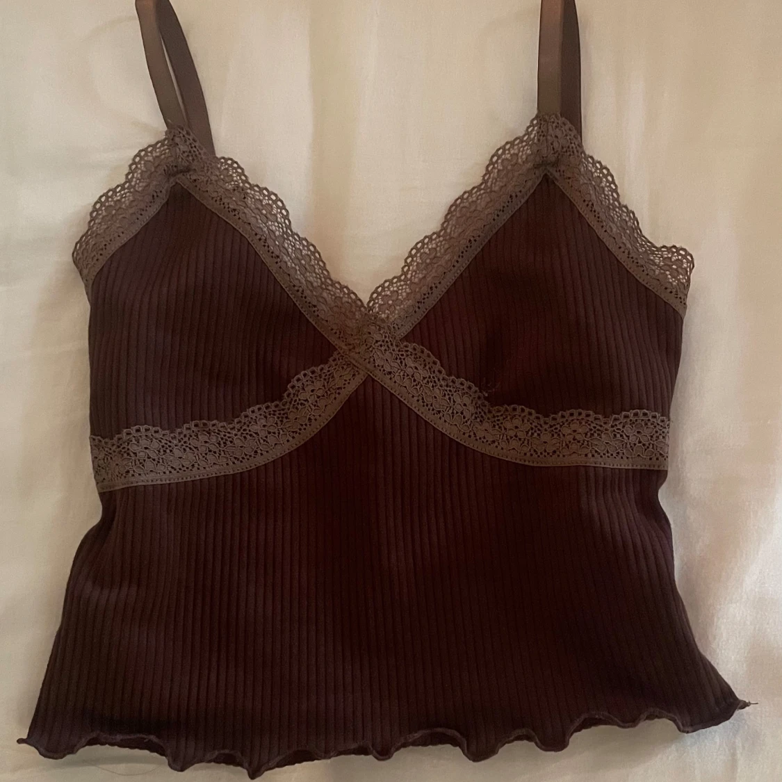 Brunt spetslinne - 2