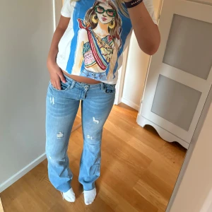 Lågmidjade jeans - Så snygga Lågmidjade jeans med revor! Nytt skick💞 midjemått: 37 cm, innebensmått: 82 cm