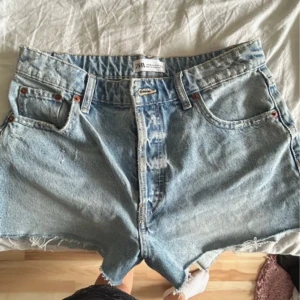 Ljusblå jeansshorts från Zara - Jeansshorts från Zara 