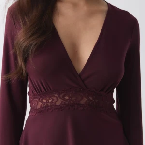 Lace Detail top - Toppen köptes på Sellpy men har inte använts. 