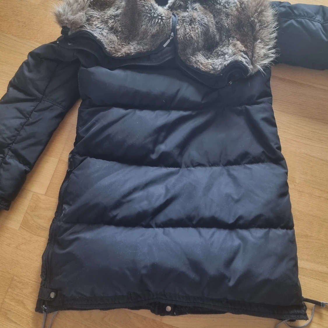 Svart lång dunjacka Parajumper stl L - 1