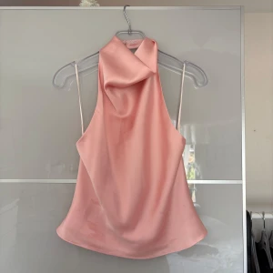 Rosa satin topp  - Helt ny topp från Zara i storlek xs, aldrig använd 