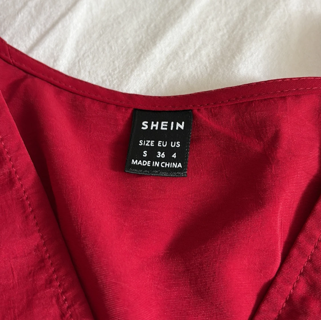 Röd croppad blus från SHEIN - 3