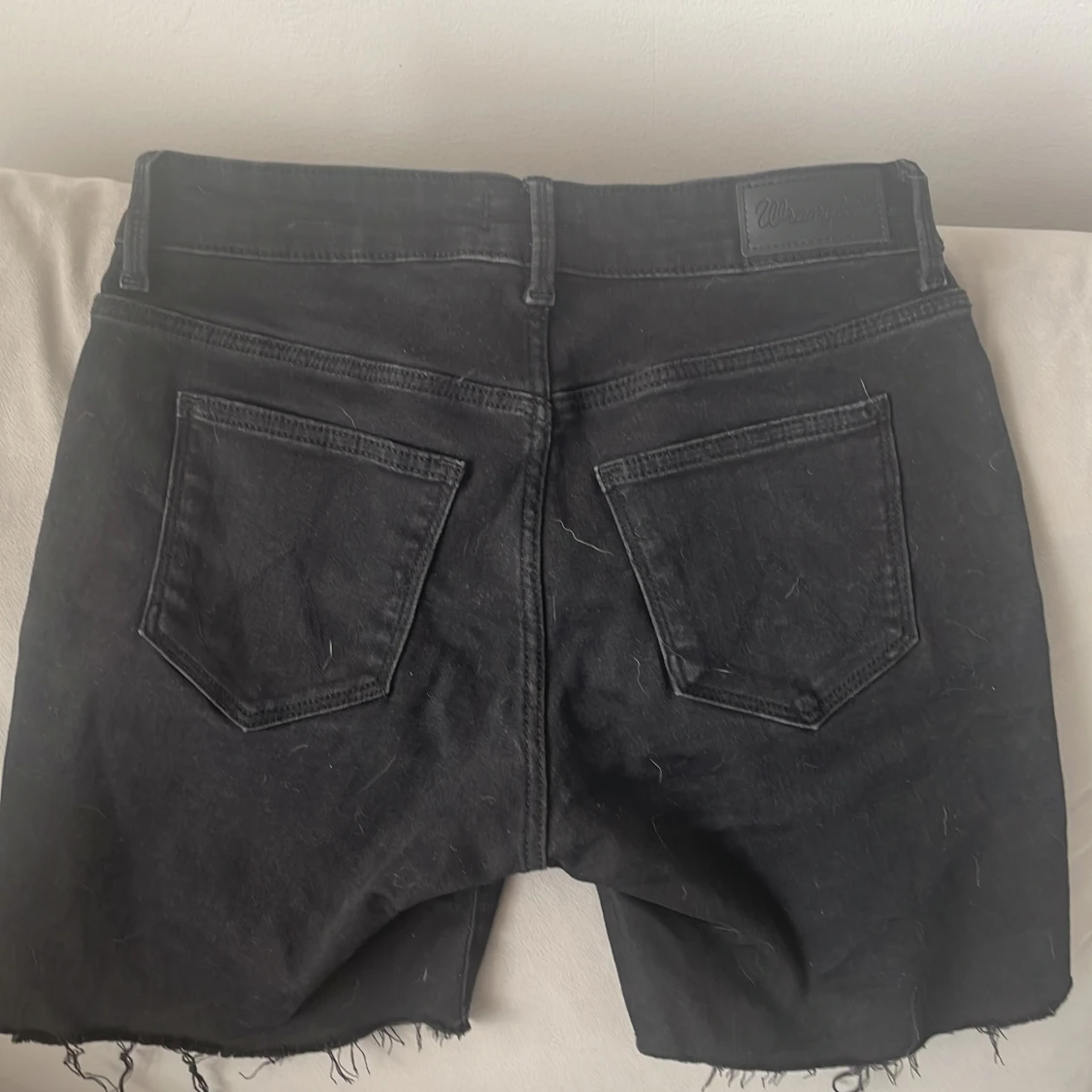 Svarta jeansshorts från Wrangler - 1