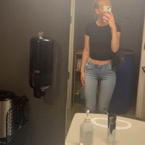 Ljusblåa Lågmidjade jeans  - Lågmidjade jeans från Only i storlek XS 