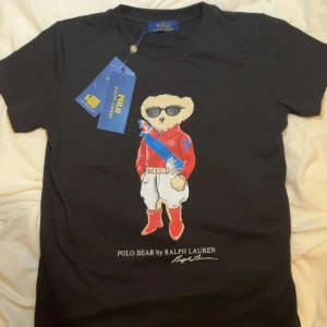 Svart Polo Bear t-shirt från Ralph Lauren - Helt ny Svart t-shirt från Polo Ralph Lauren 
