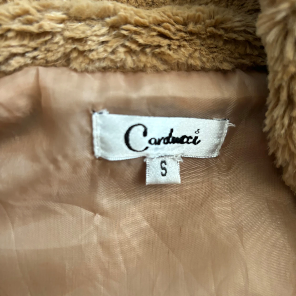 Beige teddyjacka från Carducci S - 2