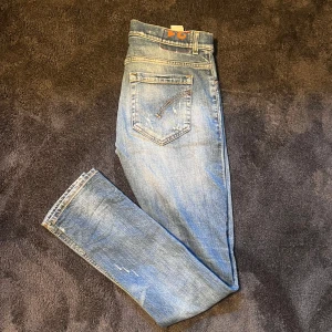 Dondup George Jeans - Dondup George jeans storlek 31. Skick 9/10. Dm för mer info samt bilder vid intresse!