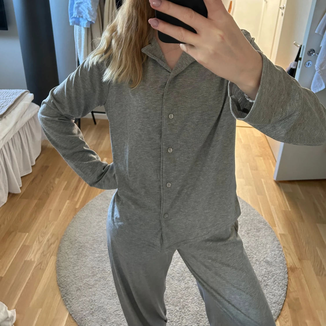 Ljusgrå långärmad pyjamas (tall) - 2