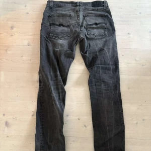 Nudie Jeans - Skitfeta nudie jeans i modellen lean dean. Storlek 31/32. Väldigt bra skick utan slitage. Nypris 1600kr. Hör gärna av dig vid frågor/funderingar!