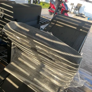 Löpband Domyos 1000C - Säljer ett löpband från Domyos, modell 1000C. Löpbandet är svart och har digital display samt säkerhetsnyckel. Det är hopfällbart och har transporthjul för enkel förflyttning. Perfekt för hemmaträning och konditionsträning.