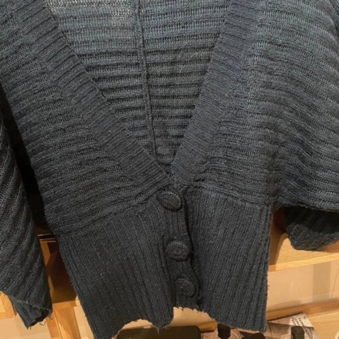 Mörkblå ribbad kofta - 90