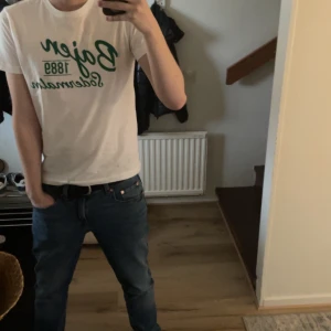 Hammarby T-shirt  - Säljer denna feta Hammarby T-shirten då den är lite liten. Köpt precis så den är inte använd 