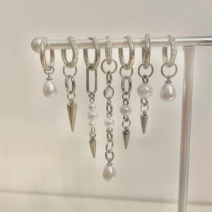 Örhängen paketpris  - Örhängen paketpris!!! Få alla örhängen på bilden för på bilden för 385 kr💓💓💓 gäller endast fram till söndag 27e maj och så långt lagret räcker 